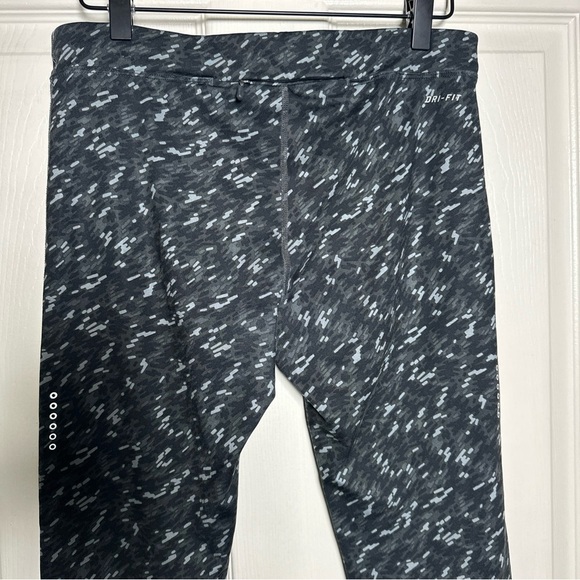 Nike Dri-Fit Women Medium Black Grey Pattern Key Pocket Cropped Running Leggings - Picture 6 of 11